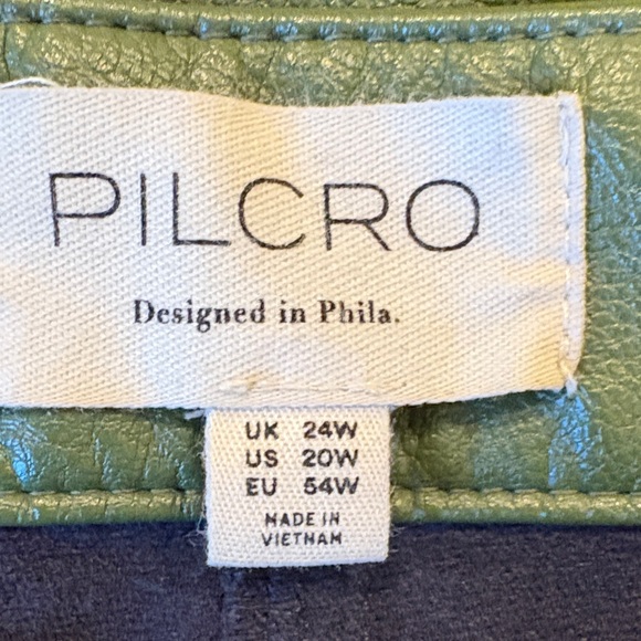 Pilcro Green vegan Leather Skirt. Size 20W - Picture 3 of 4